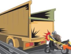 Diduga dalam Pengaruh Miras, Remaja Bonceng Tiga Tabrak Truk Parkir