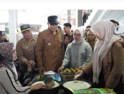 Bupati H. Jarot Dampingi Wagub Umi Dinda Blusukan ke Pasar Seketeng