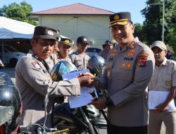 Kapolres Sumbawa Bagikan Randis kepada Bhabinkamtibmas
