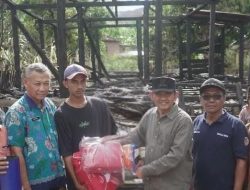 Respon Cepat Wabup H. Ansori  Bantu Korban Kebakaran di Semamung