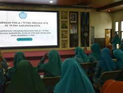 Sinta Agathia dan Ida Fitria Sinergi Bangun Karakter Kader PKK Sumbawa