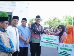 Pemkab dan BAZNAS Sumbawa Salurkan Rp 2,1 Miliar untuk Guru, Imam, dan Masyarakat Kurang Mampu