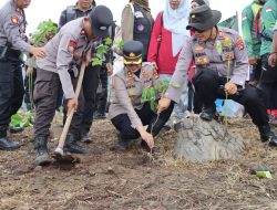 Forkopimda dan Warga Bersatu Hijaukan Hutan Lindung Bendungan Beringin Sila