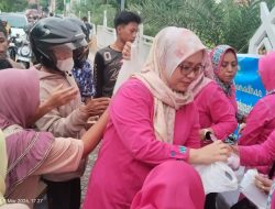 Ramadan Penuh Berkah, TP PKK Sumbawa Berbagi Takjil untuk Pasien dan Tenaga Medis RSUD Sumbawa