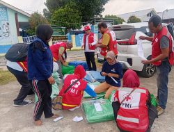 Gandeng Pengusaha, PMI Sumbawa Salurkan Bantuan Tahap II dan Buka Dapur Umum di Alas