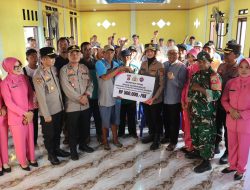 Kapolres Sumbawa Pimpin Penyerahan Bansos dan Tinjau Langsung Lokasi Kebakaran di Desa Kalimango