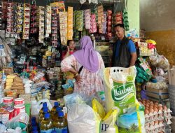 Turun ke Pasar, Bulog Sumbawa Pastikan Harga Pangan Stabil Selama Ramadan