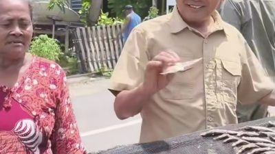 Momen Hangat Wabup Ansori Borong Ikan Warga Saat Kunjungan Kerja ke Lenangguar