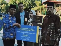 Hargai Jasa Petugas Damkar, Wabup Sumbawa Serahkan Santunan Puluhan Juta