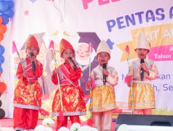 Meriah! Seni Tradisional Ngumang Meriahkan Pelepasan Siswa TKIT Anak Sholeh Sumbawa