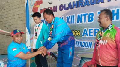 Mendarat Akurat! Suradi Sumbang Emas Terjun Payung untuk Sumbawa