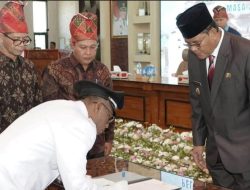 Bupati Sumbawa Lantik Abdul Hamid Jadi Kades PAW Desa Pungkit Masa Jabatan 2020–2028