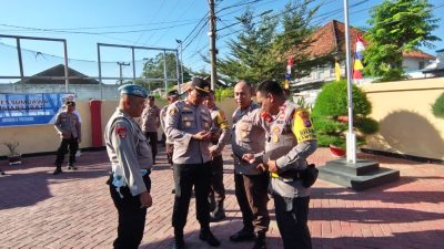 Tak Ada Toleransi Judi Online, Kapolsek Labuhan Badas Cek HP Seluruh Anggota