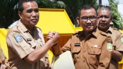 Serahkan 7 Kontainer Sampah di Utan, Wabup H. Ansori Tekankan Efektifitas Uang Rakyat