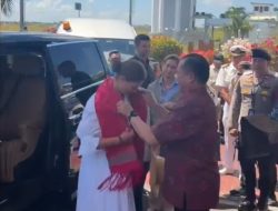 Kre Alang Sumbawa Mendunia, Putri Mahkota Swedia Victoria Disambut dengan Tenun Khas Sumbawa