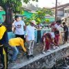 Kawal Visi Presiden lewat Sumbawa ASRI, Wabup Ansori Turun Bersihkan Saluran Pasar Seketeng