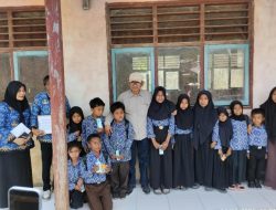 Tinjau SDN Karya Baru di Orong Telu, Wabup Sumbawa Serahkan Bantuan Rp345 Juta