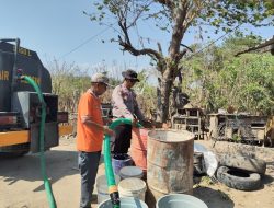 Polres Sumbawa dan BPBD Salurkan Air Bersih di Moyo Utara dan Uma Sima