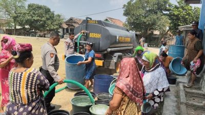 Bantu Warga Terdampak Kekeringan, Polres Sumbawa Salurkan Air Bersih di Dusun Ai Panan Moyo Hilir