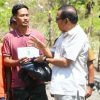 Wabup Sumbawa Sambangi Korban Kebakaran di Dusun Perung dan Serahkan Bantuan